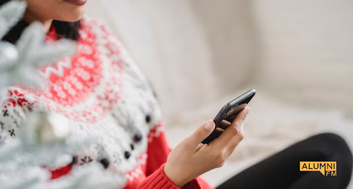 How to Announce a Holiday Break: Podcast Edition